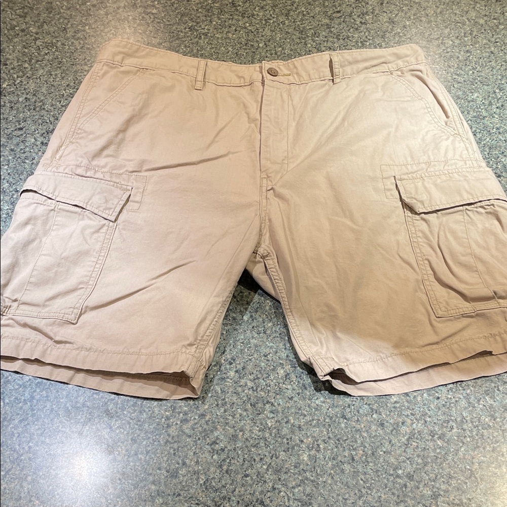 Levi Strauss size 40 Men's Tan Cargo Shorts Multiple Pockets
